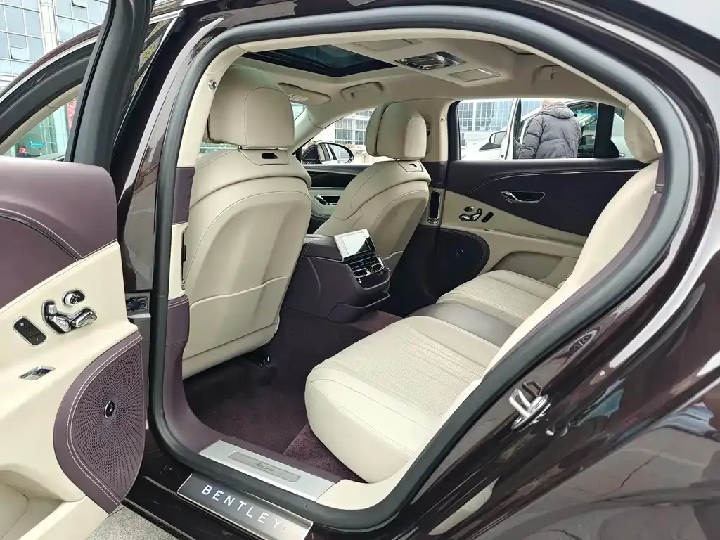 Bentley Flying Spur — фото 5