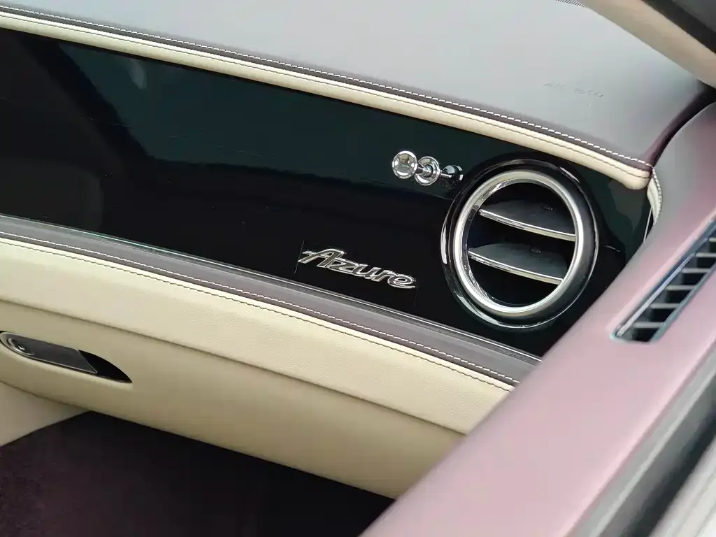 Bentley Flying Spur — фото 3