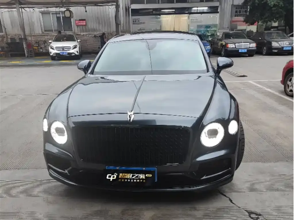 Bentley Flying Spur — фото 1