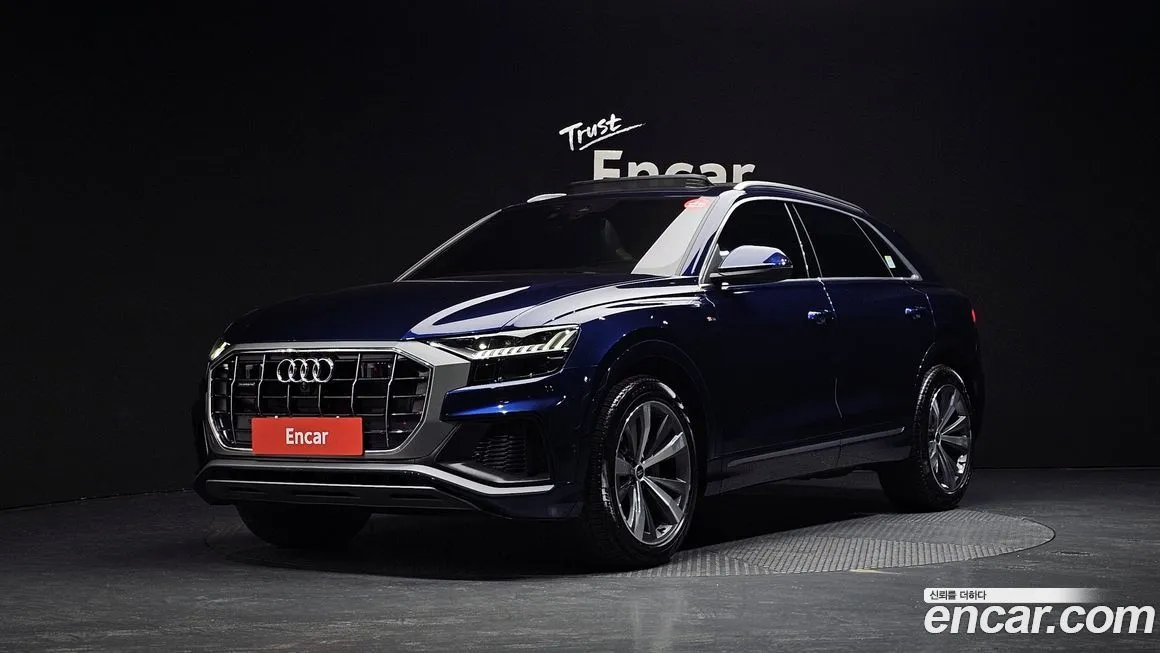 Audi Q8 — фото 1