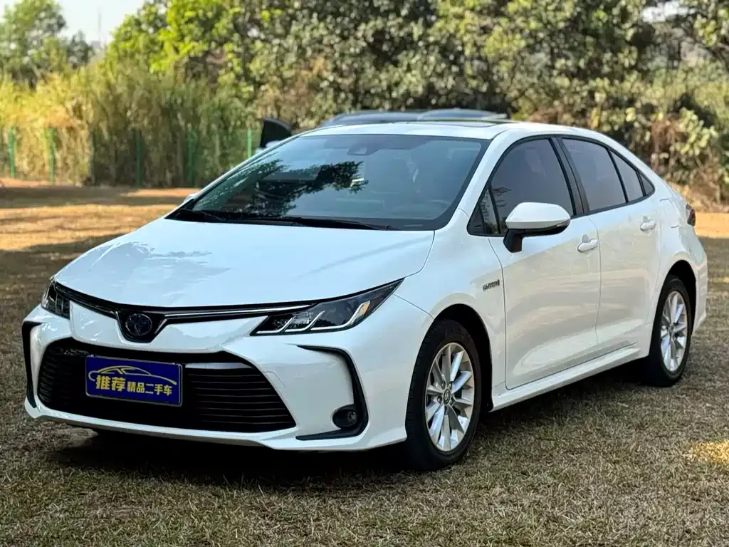 Toyota Corolla — фото 1