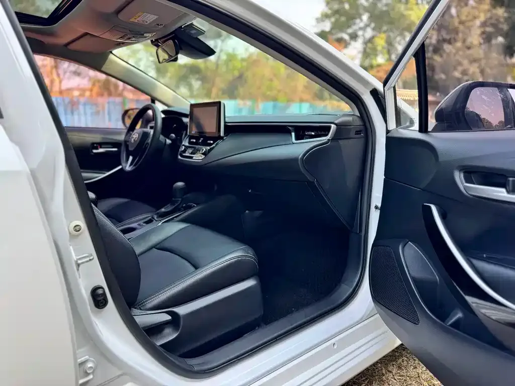 Toyota Corolla — фото 5