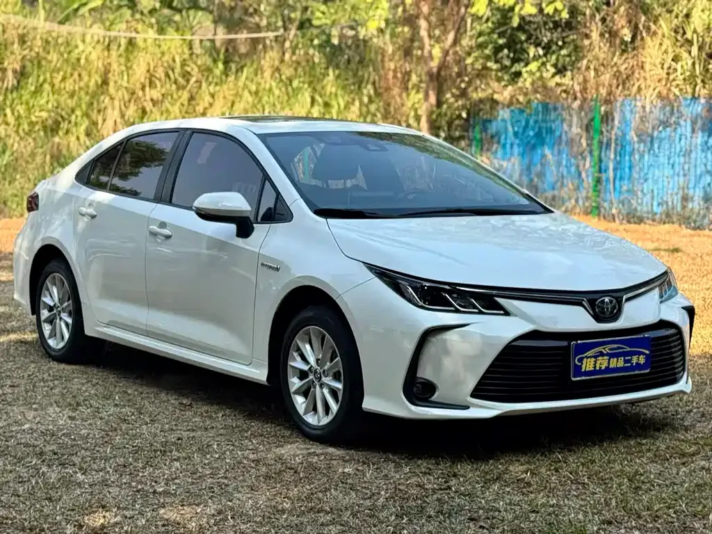 Toyota Corolla — фото 10