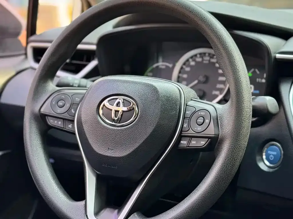 Toyota Corolla — фото 4
