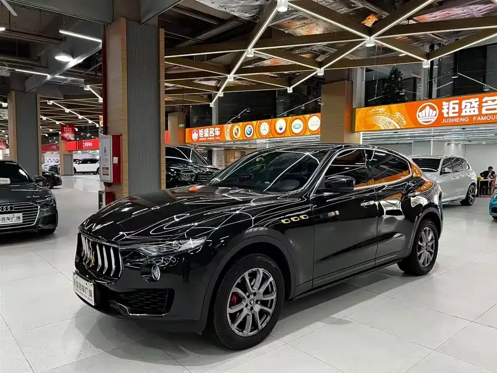 Maserati Levante — фото 1