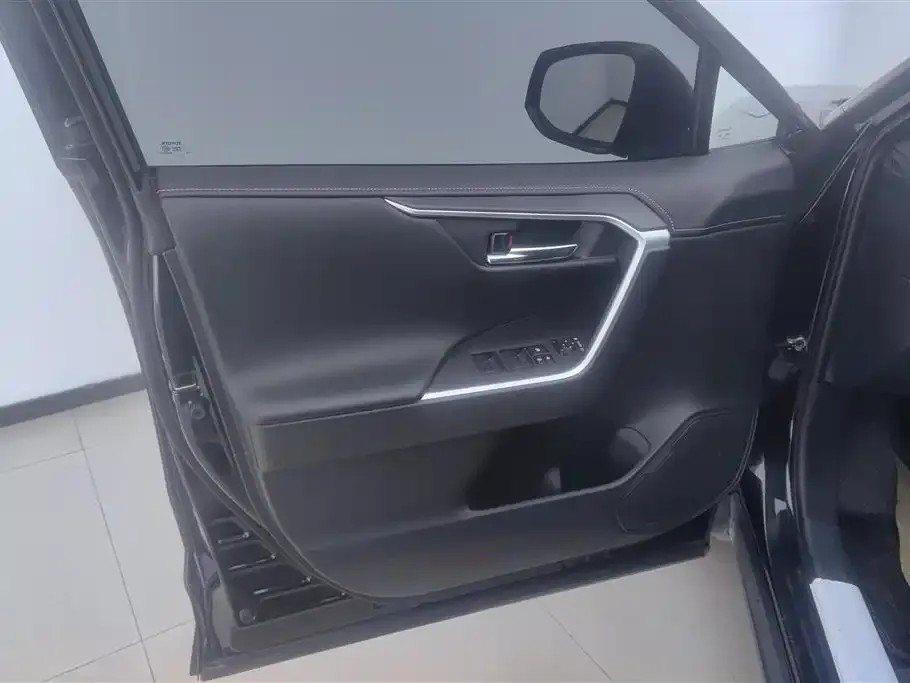 Toyota RAV4 — фото 10