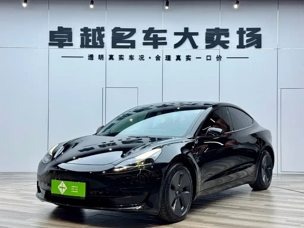 Tesla Model 3 — фото 1