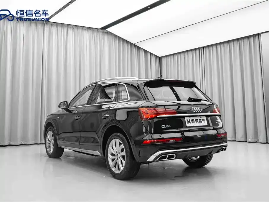 Audi Q5L — фото 6
