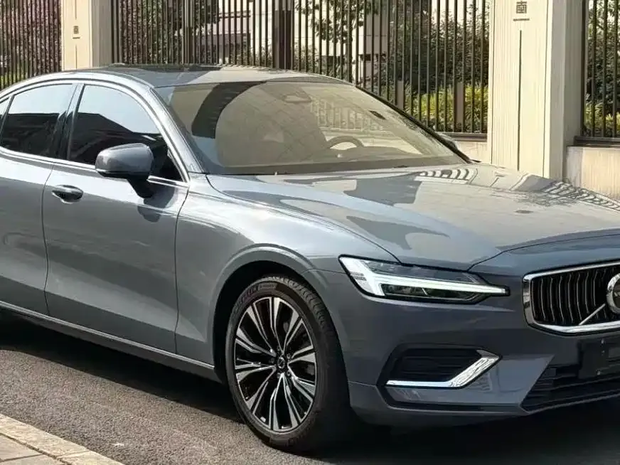 Volvo S60 — фото 10