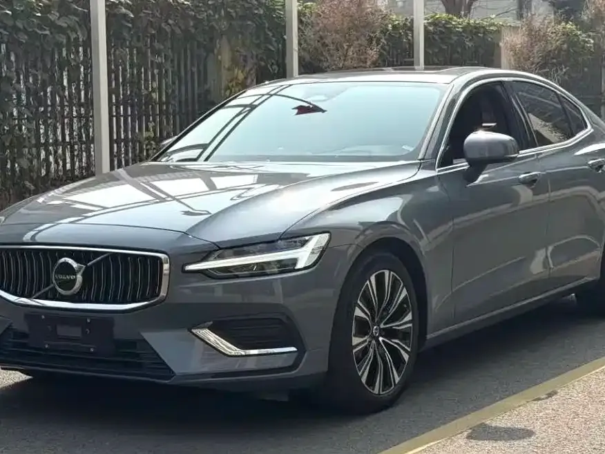 Volvo S60 — фото 9