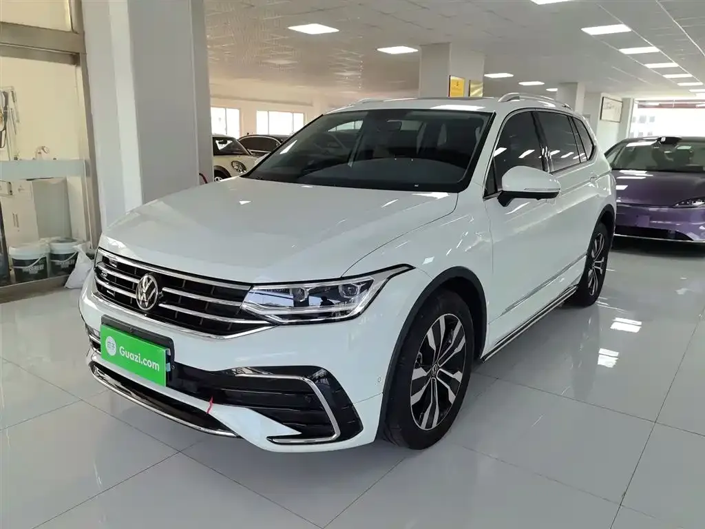 Volkswagen Tiguan L — фото 1