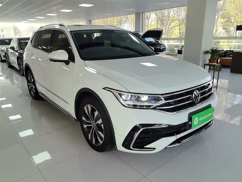 Volkswagen Tiguan L — фото 2