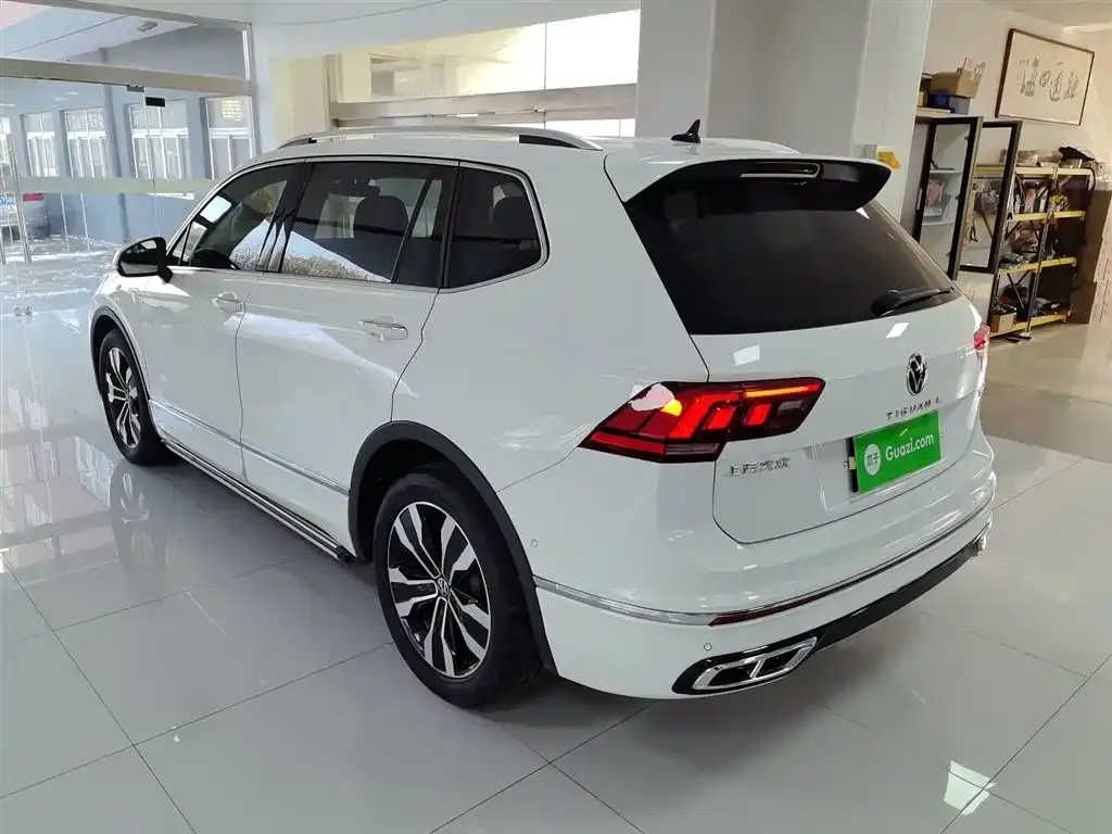 Volkswagen Tiguan L — фото 9