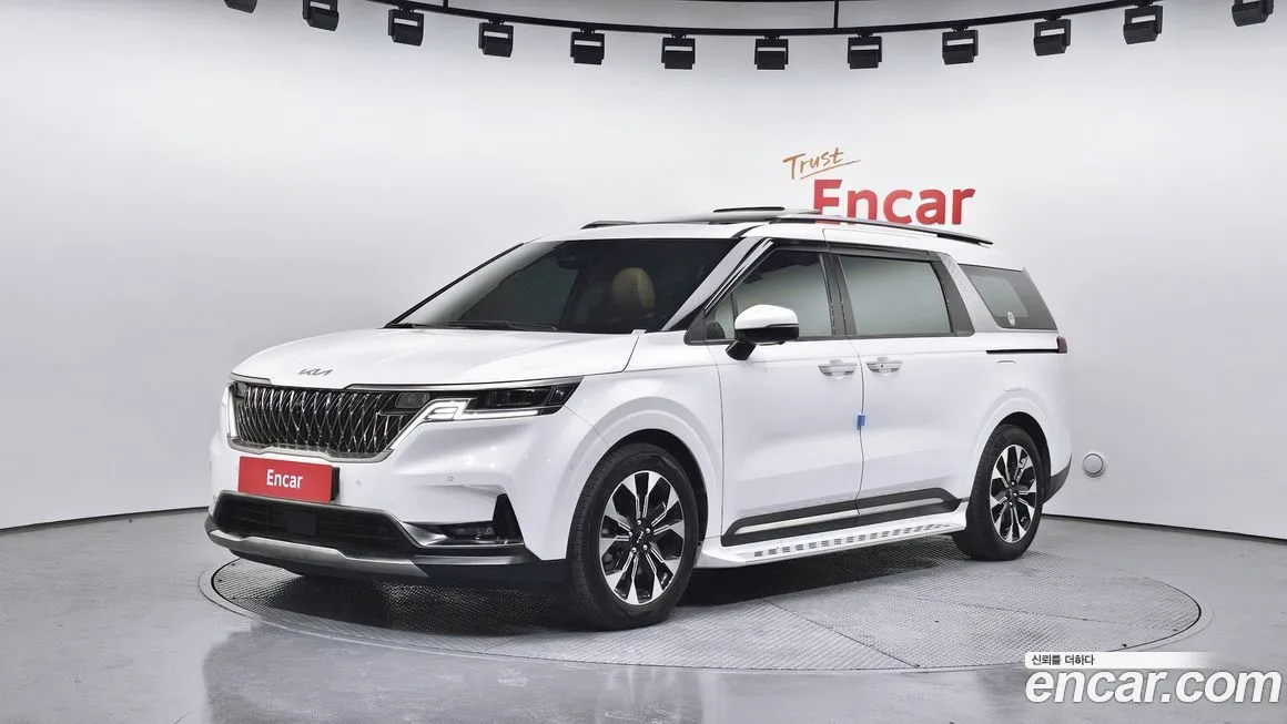Kia Carnival — фото 1