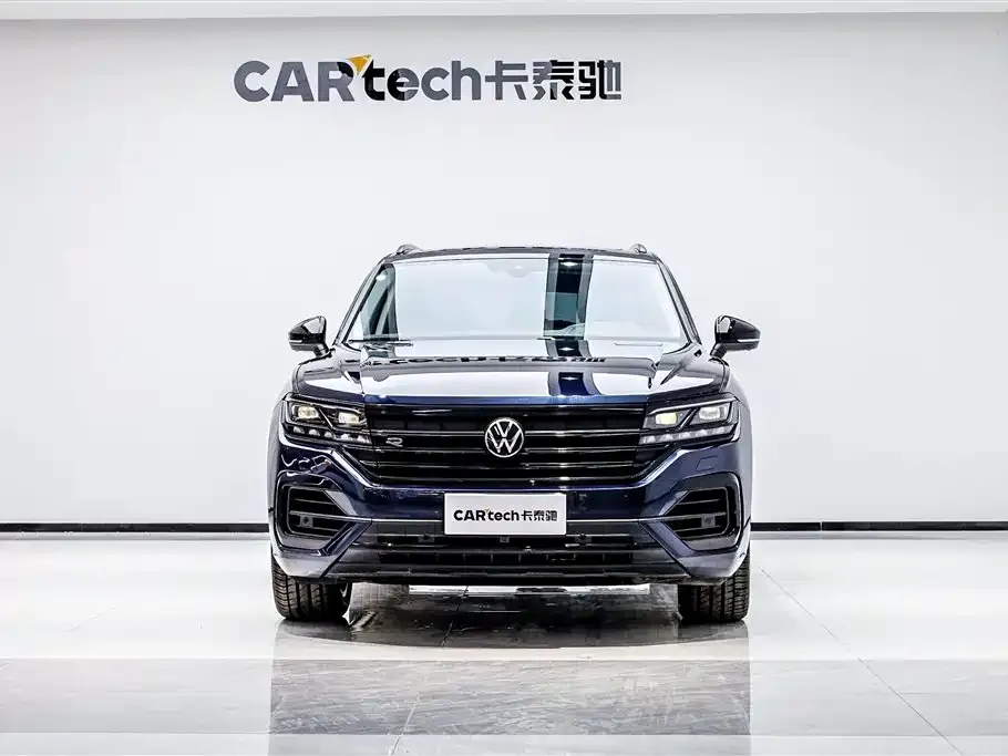 Volkswagen Touareg — фото 1