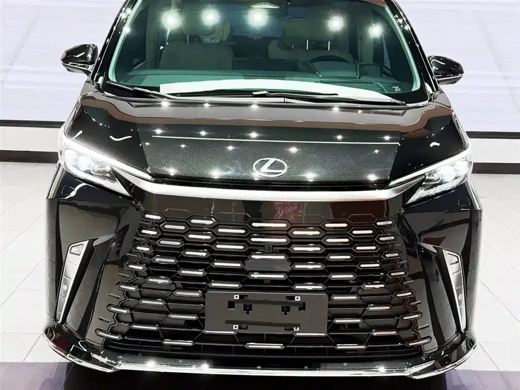 Lexus LM — фото 6