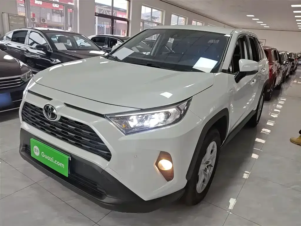 Toyota RAV4 — фото 3