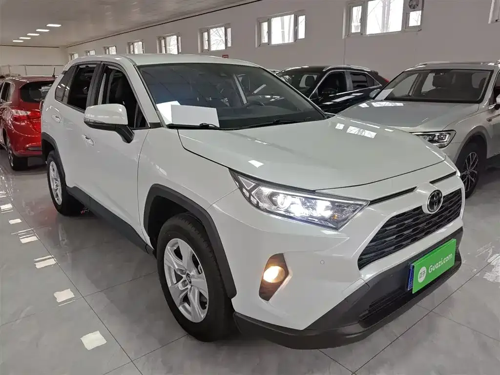Toyota RAV4 — фото 10