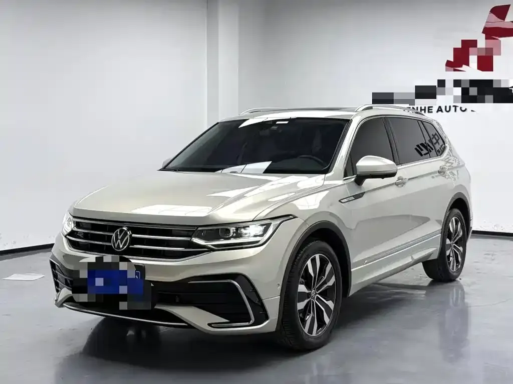 Volkswagen Tiguan L — фото 1