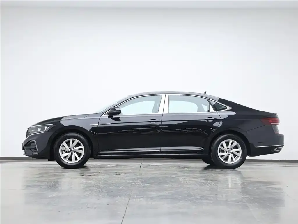 Volkswagen Passat New Energy — фото 3