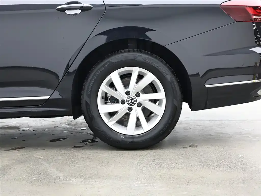 Volkswagen Passat New Energy — фото 9