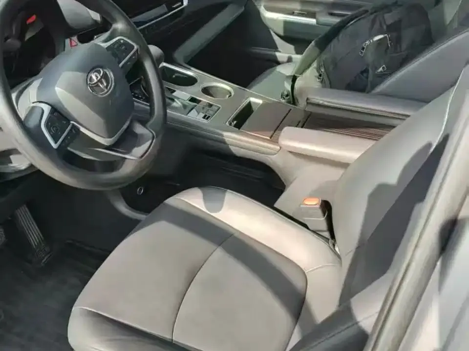 Toyota Granvia — фото 3