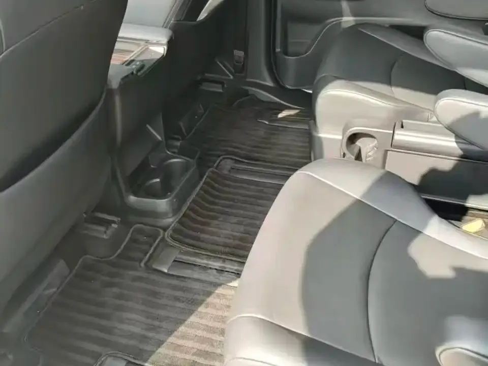 Toyota Granvia — фото 4