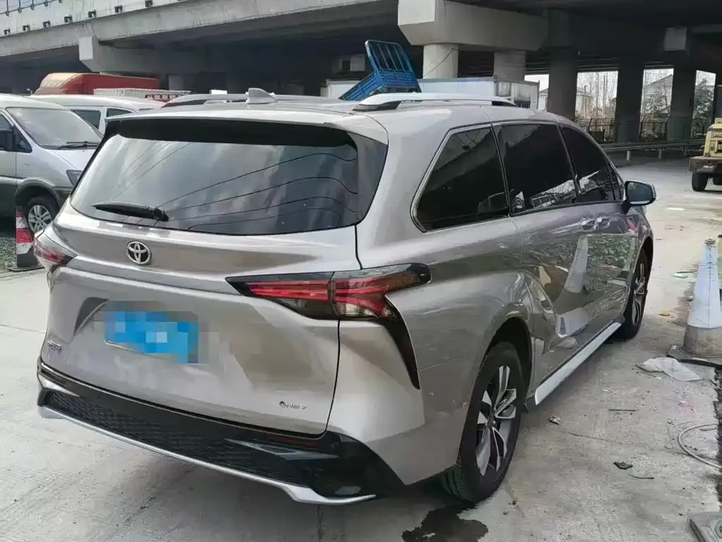 Toyota Granvia — фото 5