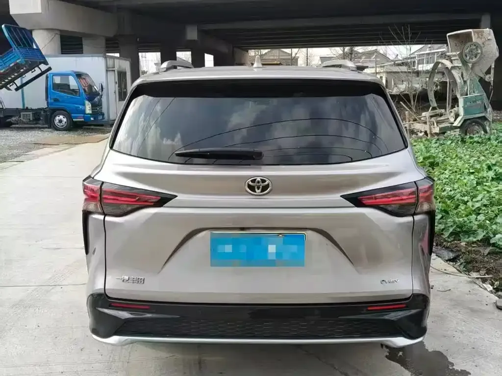 Toyota Granvia — фото 6