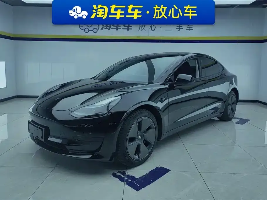 Tesla Model 3 — фото 1