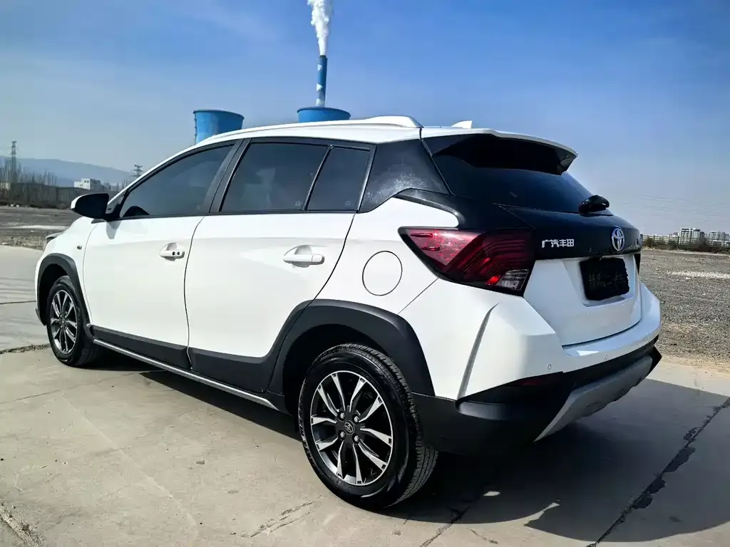 Toyota Yaris L — фото 9