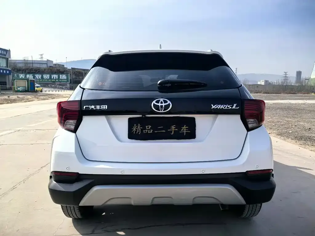 Toyota Yaris L — фото 2