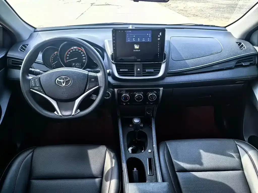 Toyota Yaris L — фото 6