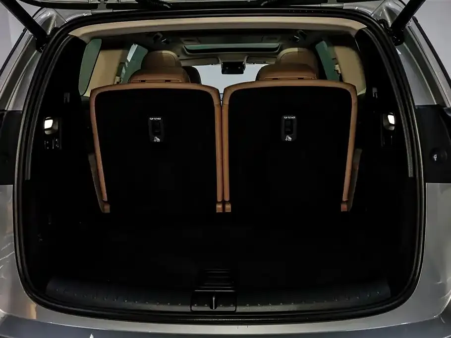 Li Auto i8 — фото 10