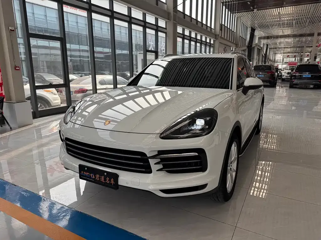 Porsche Cayenne — фото 1