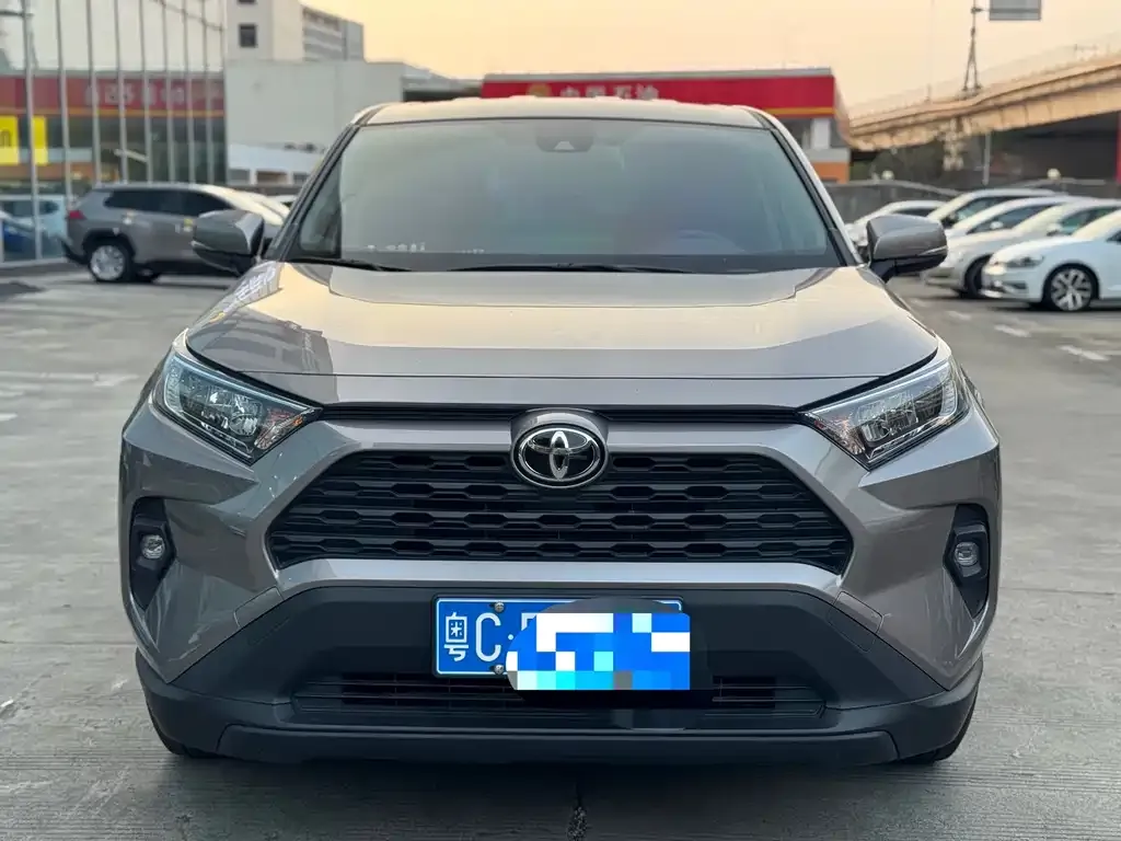 Toyota RAV4 — фото 4