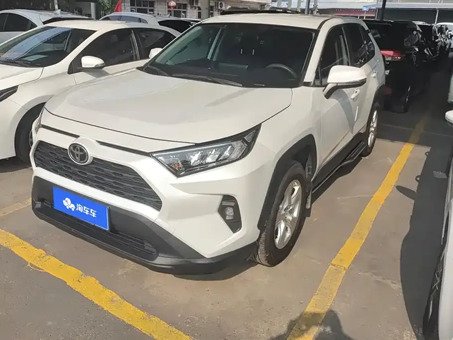 Toyota RAV4 — фото 1
