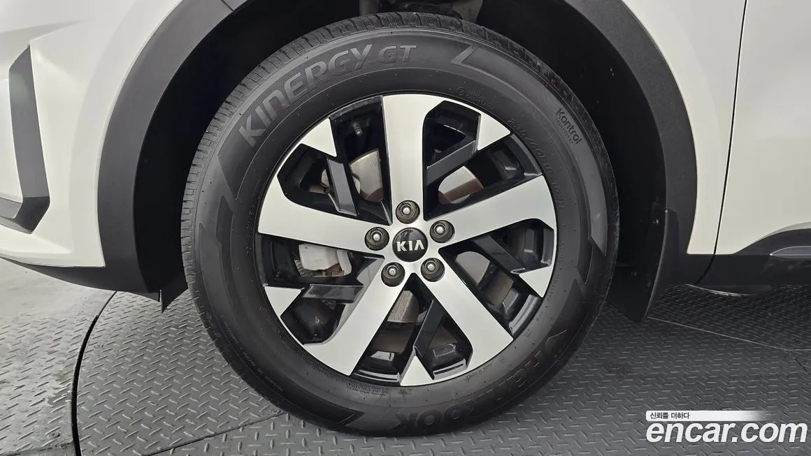Kia Sorento — фото 9