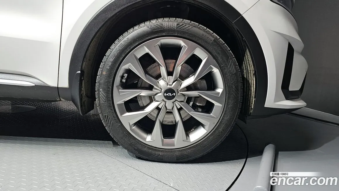 Kia Sorento — фото 10