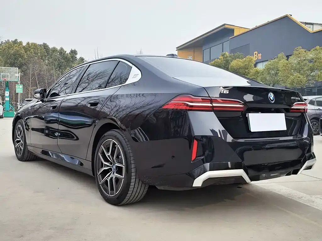 BMW i5 — фото 4