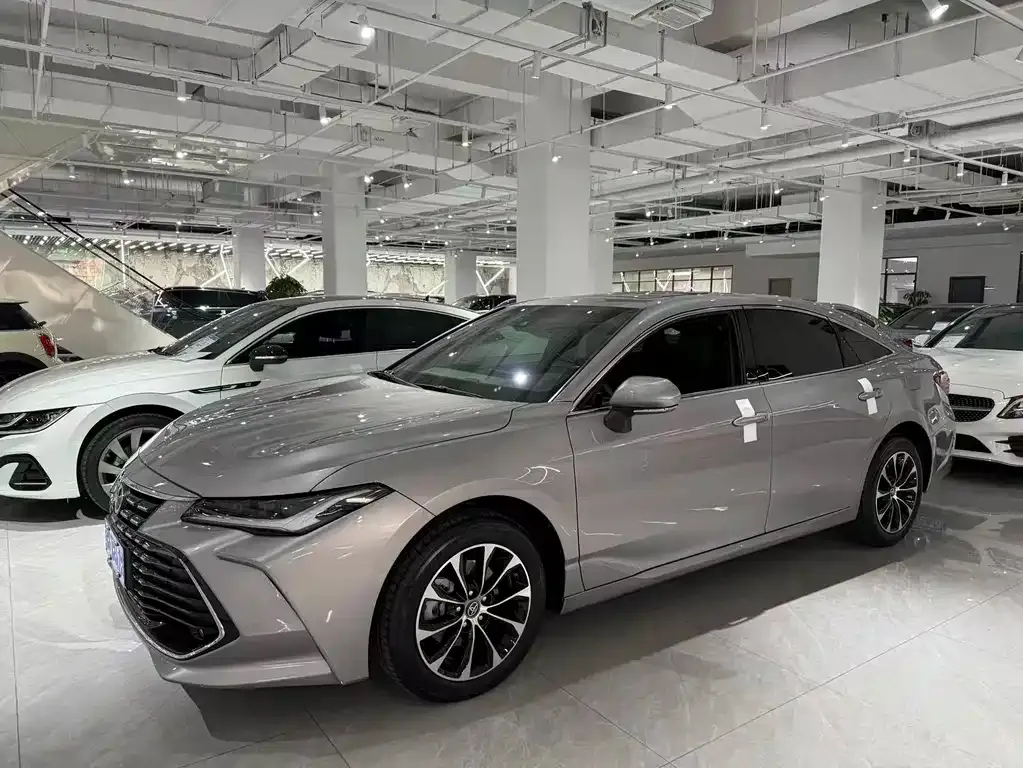 Toyota Avalon — фото 1