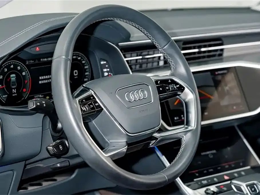 Audi A7L — фото 10