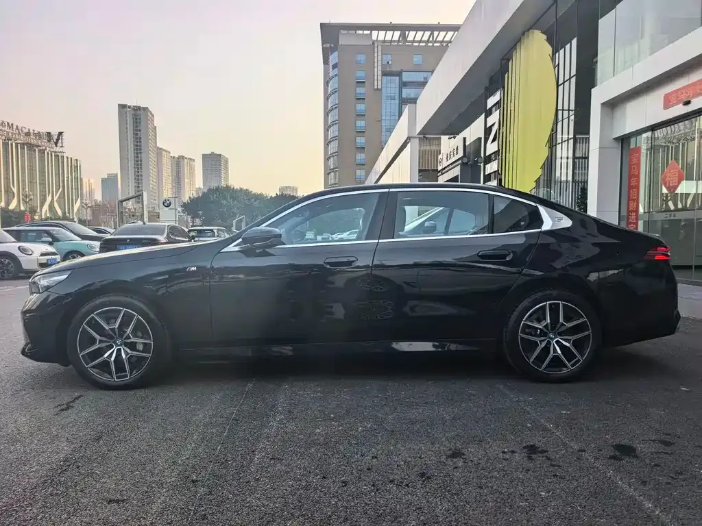 BMW i5 — фото 7
