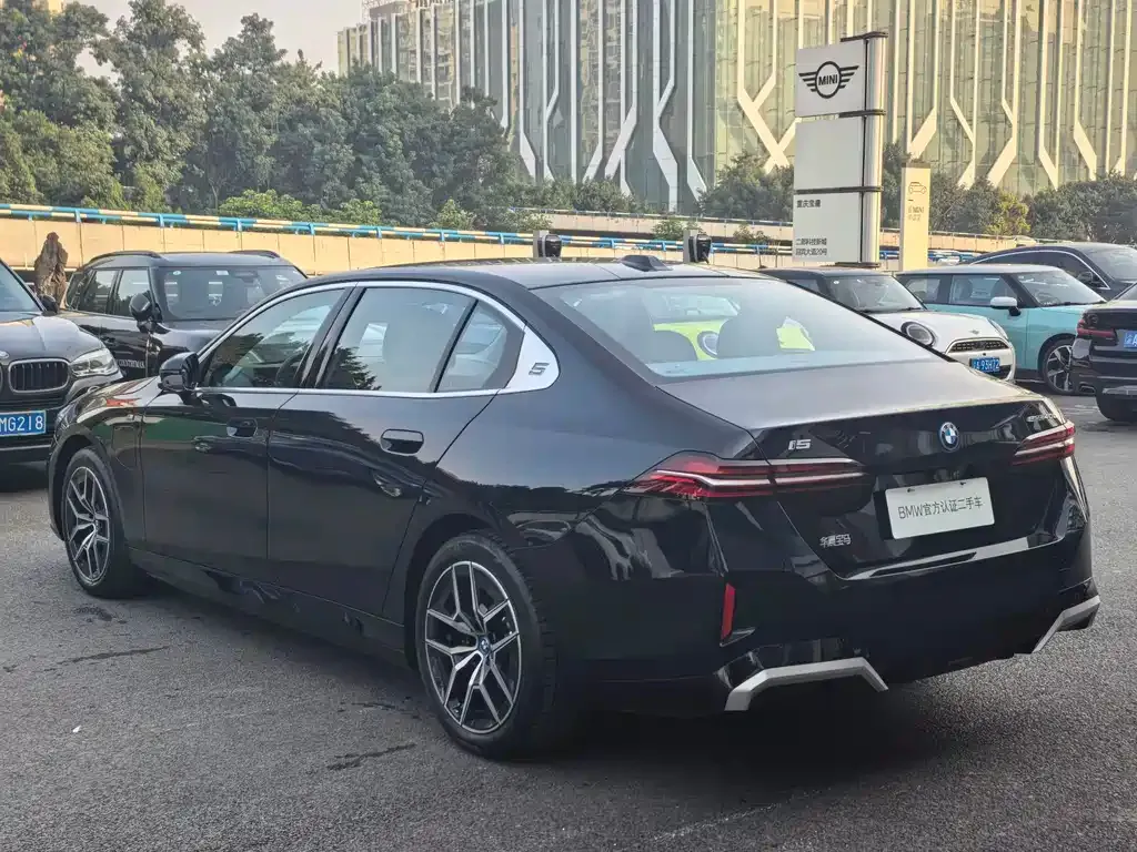 BMW i5 — фото 5