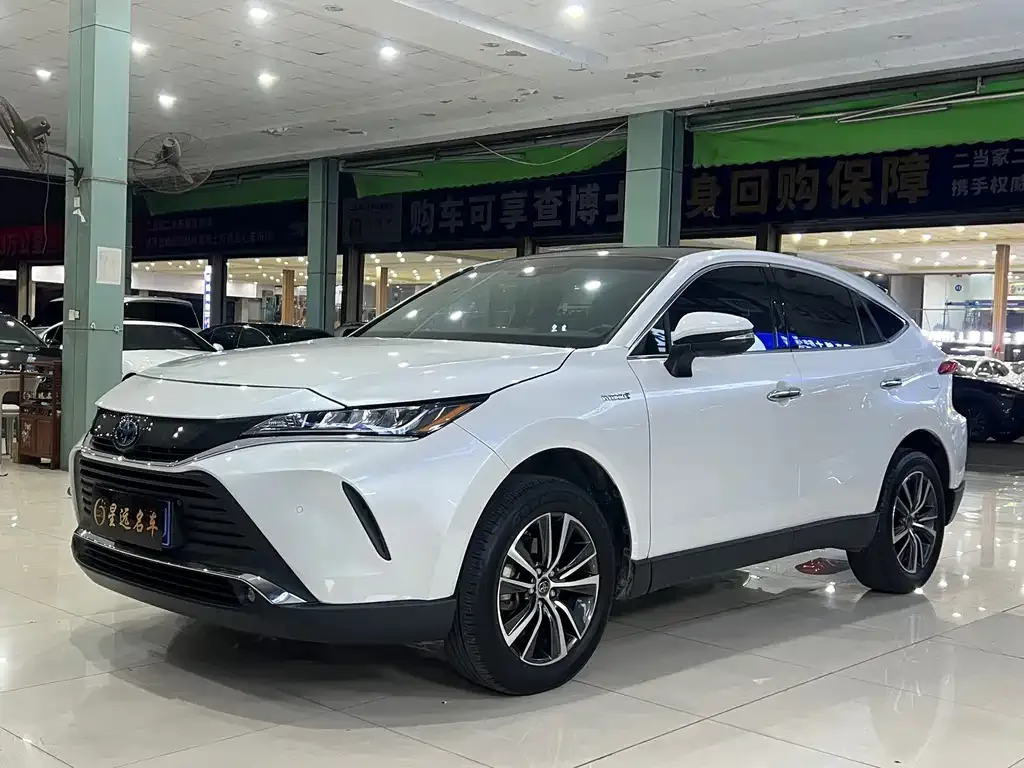 Toyota Harrier — фото 1