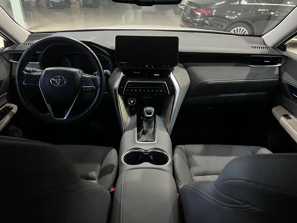 Toyota Harrier — фото 6