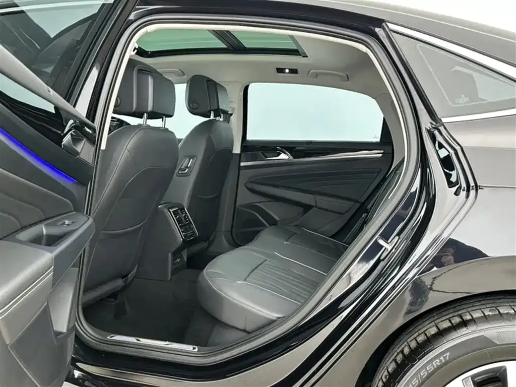 Volkswagen Passat New Energy — фото 8
