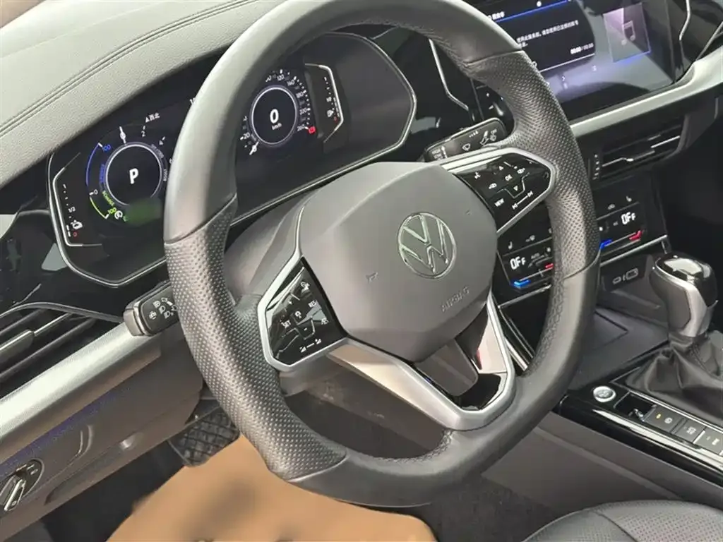 Volkswagen Passat New Energy — фото 10