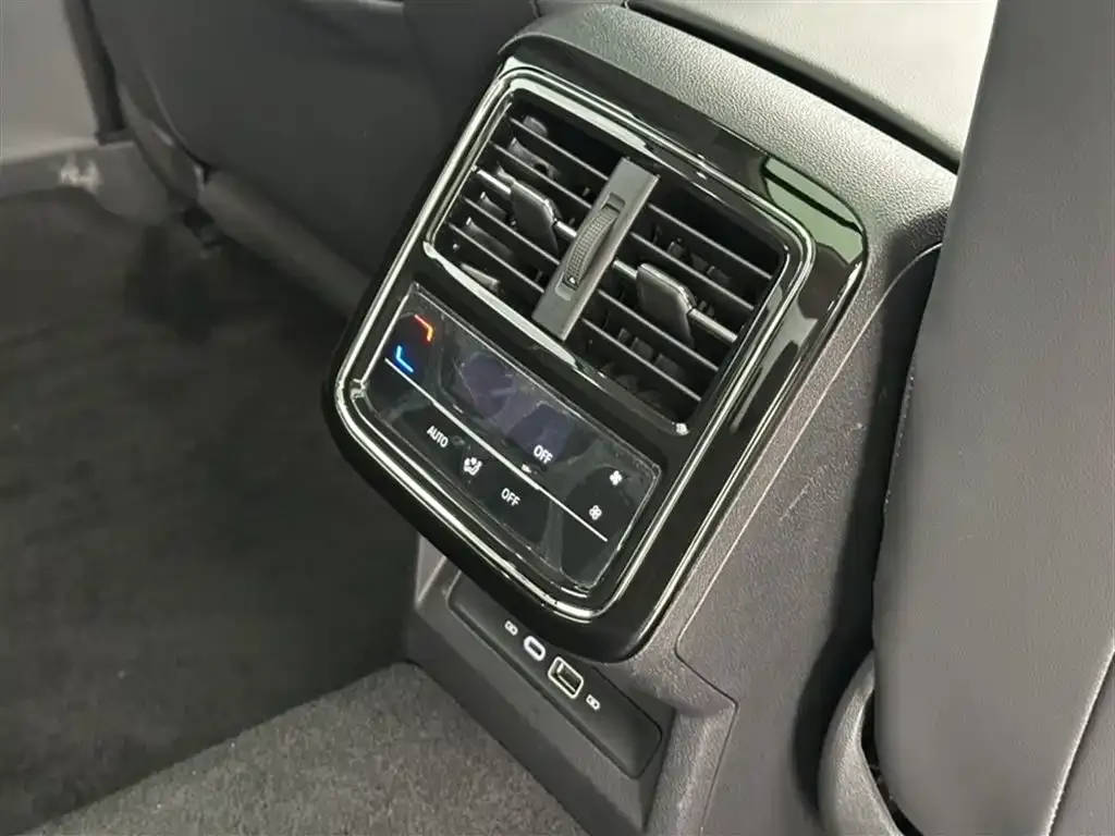 Volkswagen Passat New Energy — фото 5