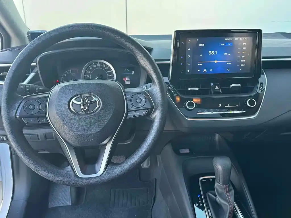 Toyota Corolla — фото 6